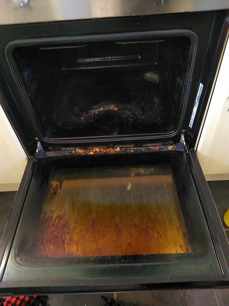 dirty oven before the work of the oven wizards