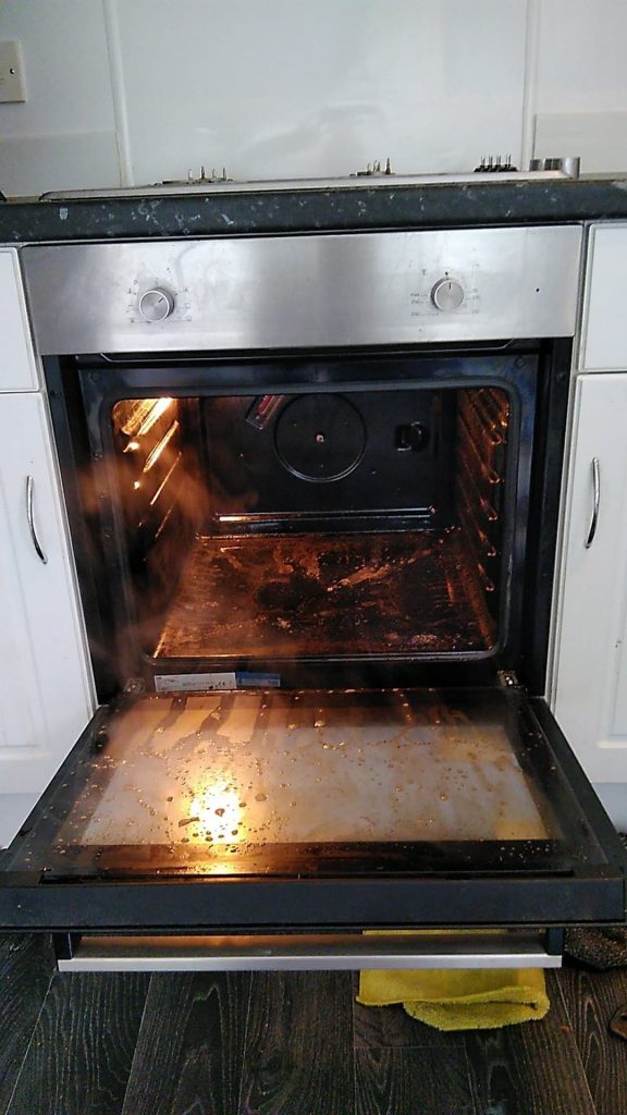 oven cleaner Totton before the clean